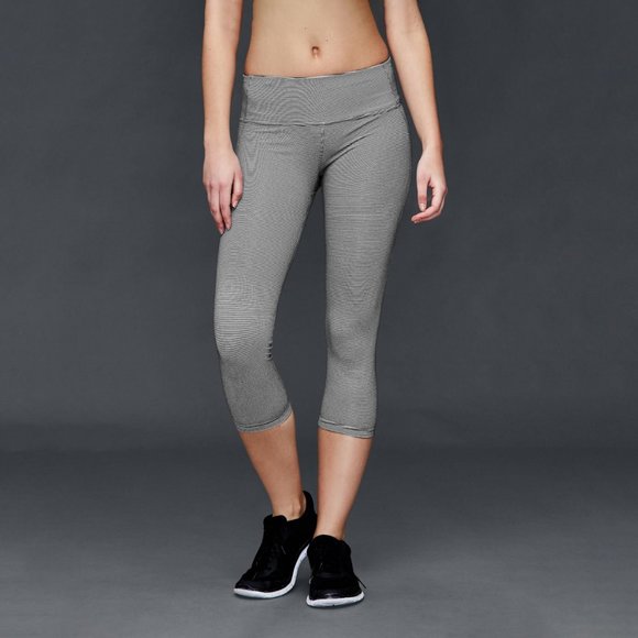 GapFit gFast Mini Stripe Capri Leggings XS - Picture 3 of 9